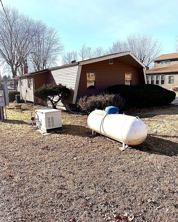 1st image of 2277 Lakeshore Dr
