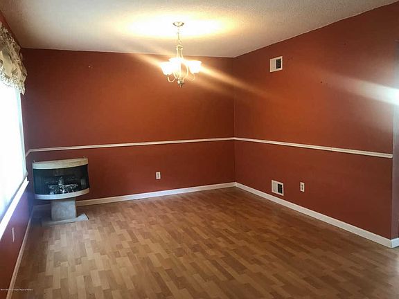 3rd image of 124 Windward Dr