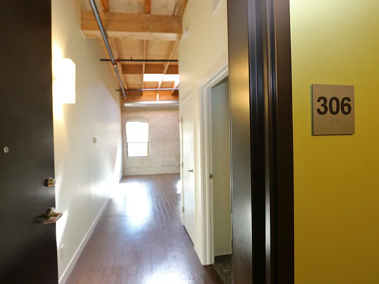 La Pompadour Apartments — Photo 29