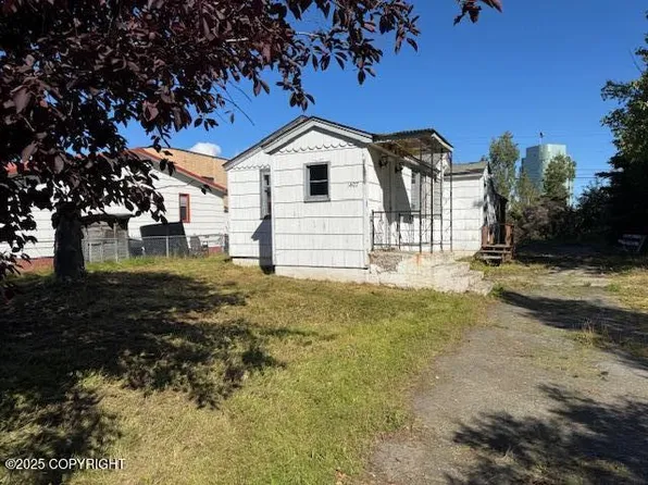 1407 W 33rd Ave, Anchorage, AK 99503