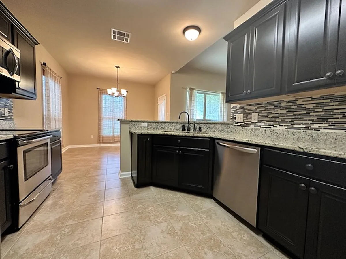 Building Photo - 106 Valcour Pl