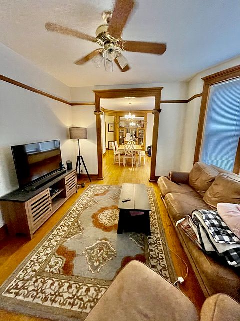 2nd image of 1514 W Cornelia Ave #3