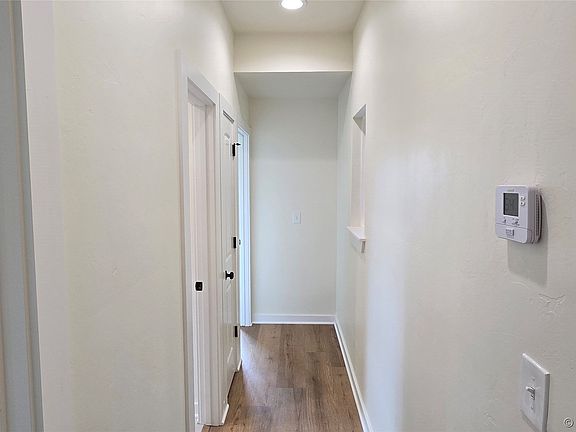 5th image of 529 E Oak Tree Ave