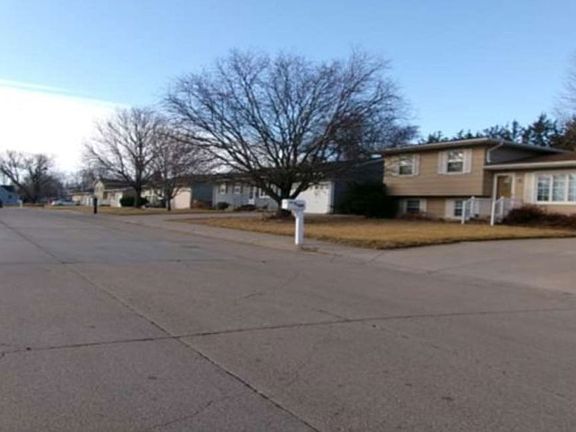 Exterior Neighborhood (street photo)