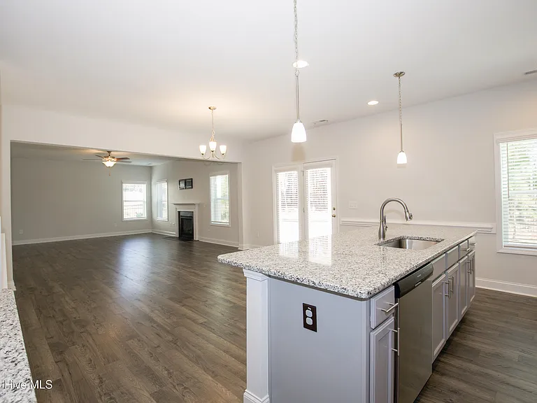 660 Avenue Of The Carolinas — Photo 34