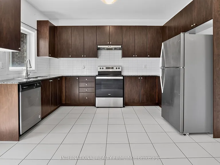 240 Ridley Cres — Photo 15