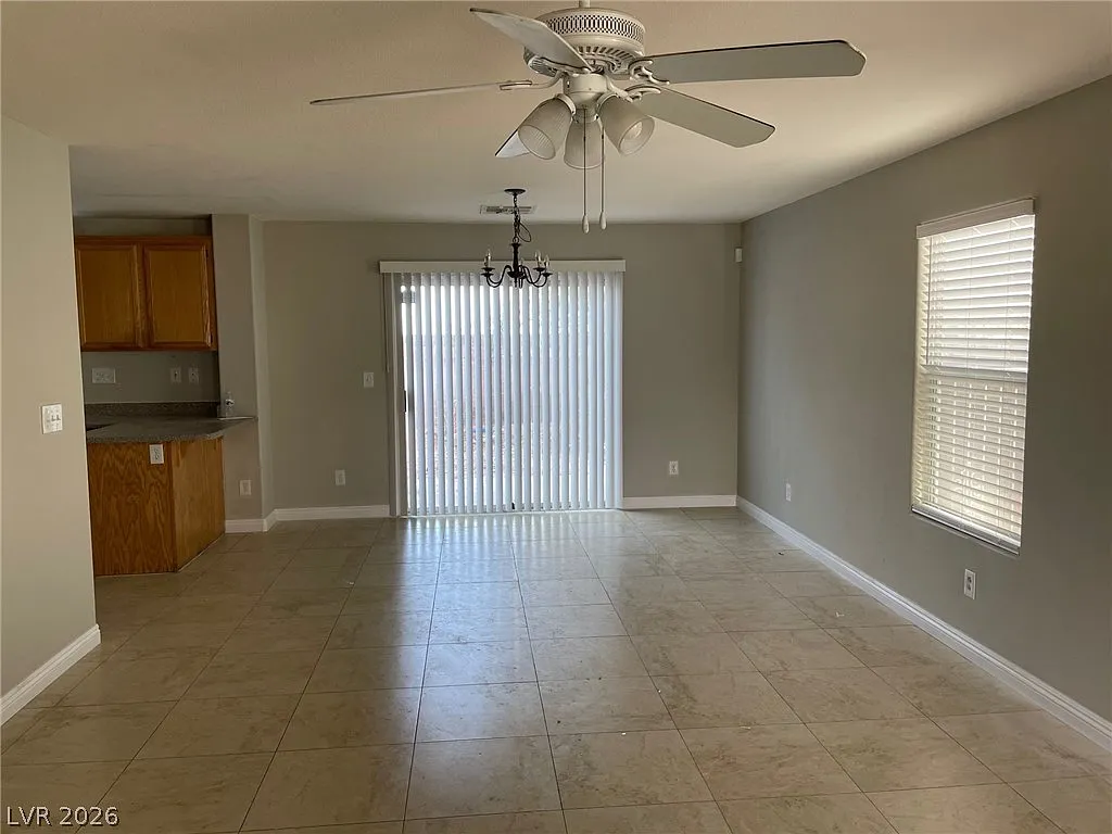 5 bed, 3.0 bath, 2039 sqft, $2,250 — Photo 2