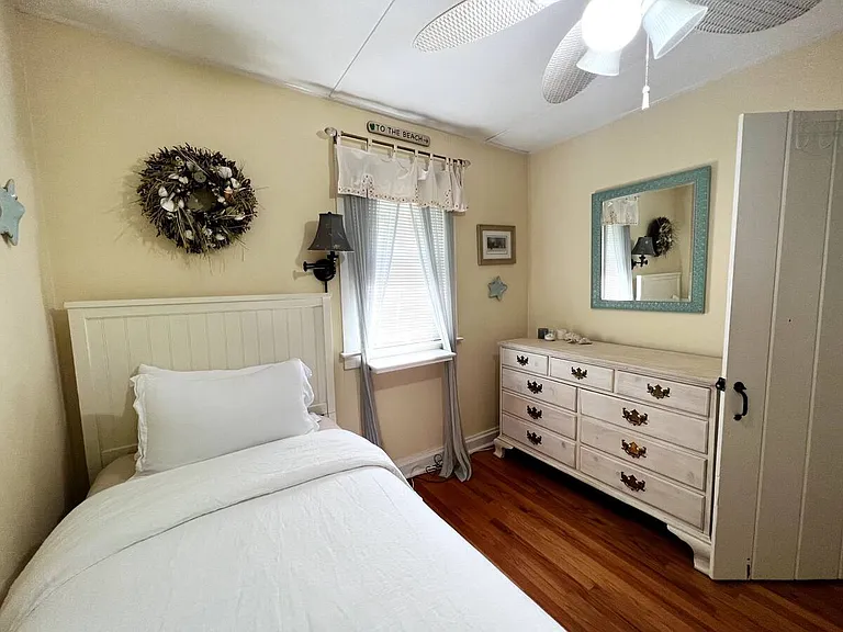 825 Dogwood Ln — Photo 12