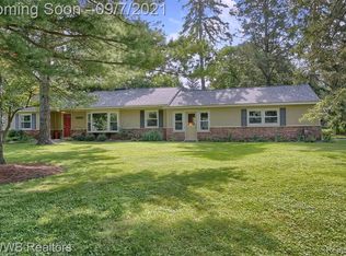 27267 W Forteen Mile Rd, Franklin, MI 48025