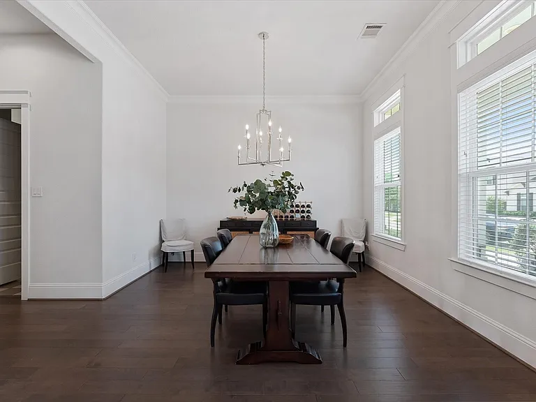 2221 Salt Grass Trl — Photo 8