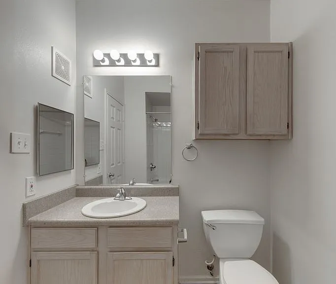 La Crosse Apartments — Photo 61
