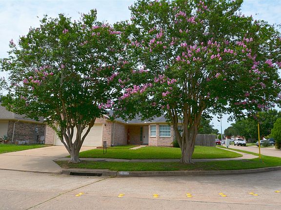 4th image of 19330 Larissa Dr