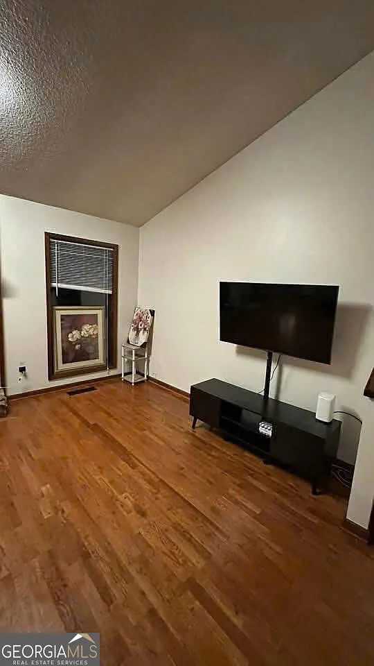 5 bed, 3.0 bath, 2628 sqft, $1,000 — Photo 3