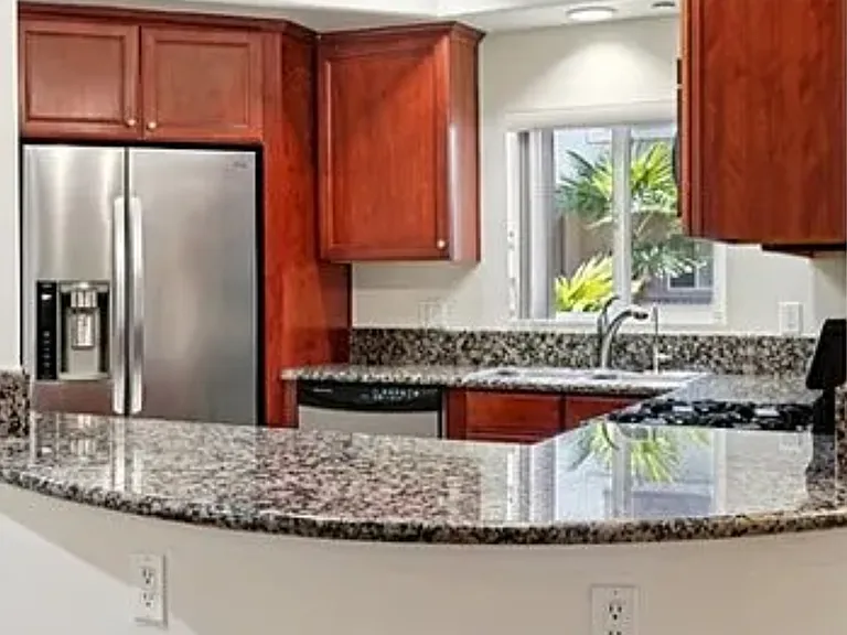 15206 Burbank Blvd #211 — Photo 3