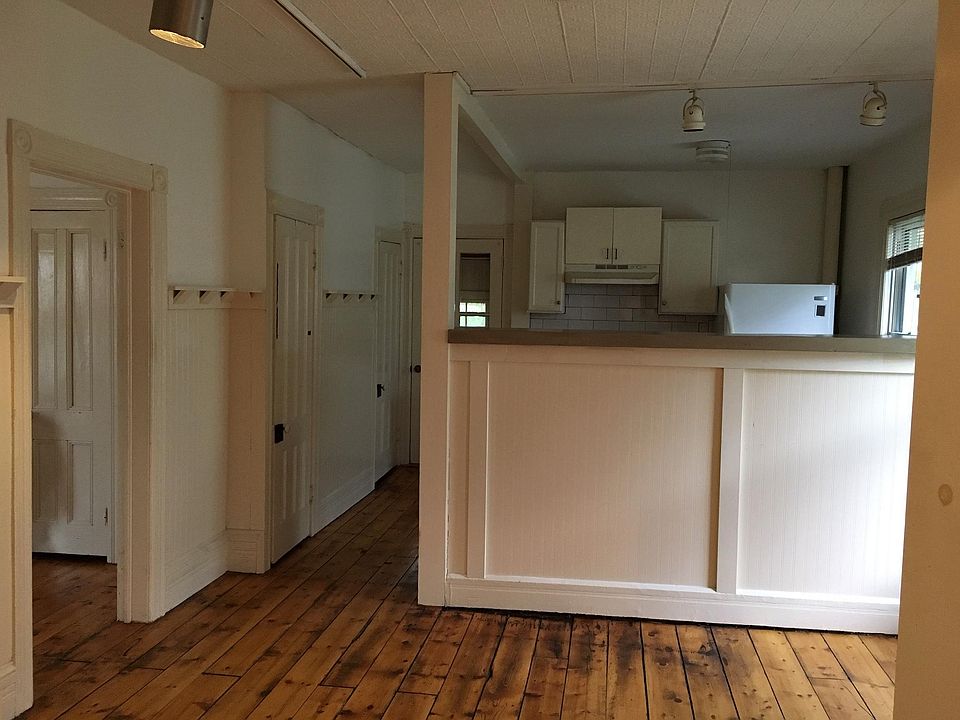 1st image of 27 Dumond St #2