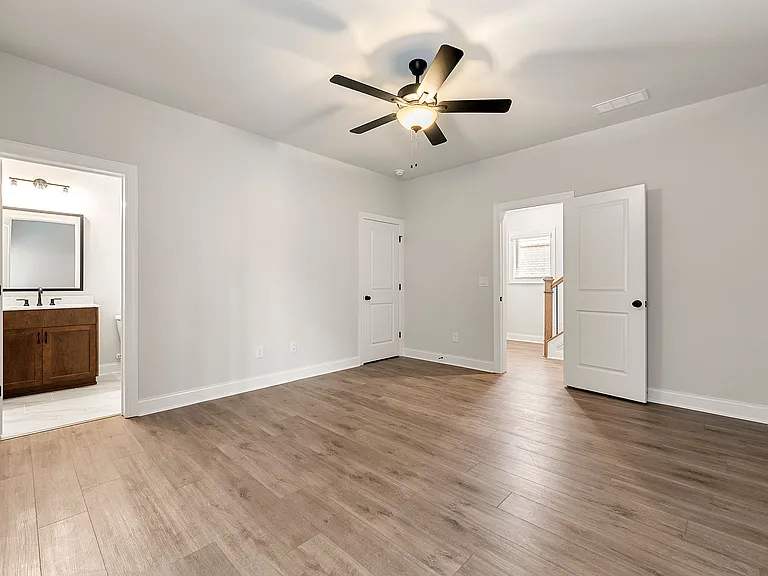 114 Stonehouse Dr — Photo 14
