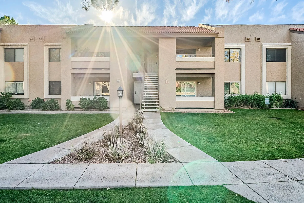 Building Photo - 2146 W Isabella Ave #251