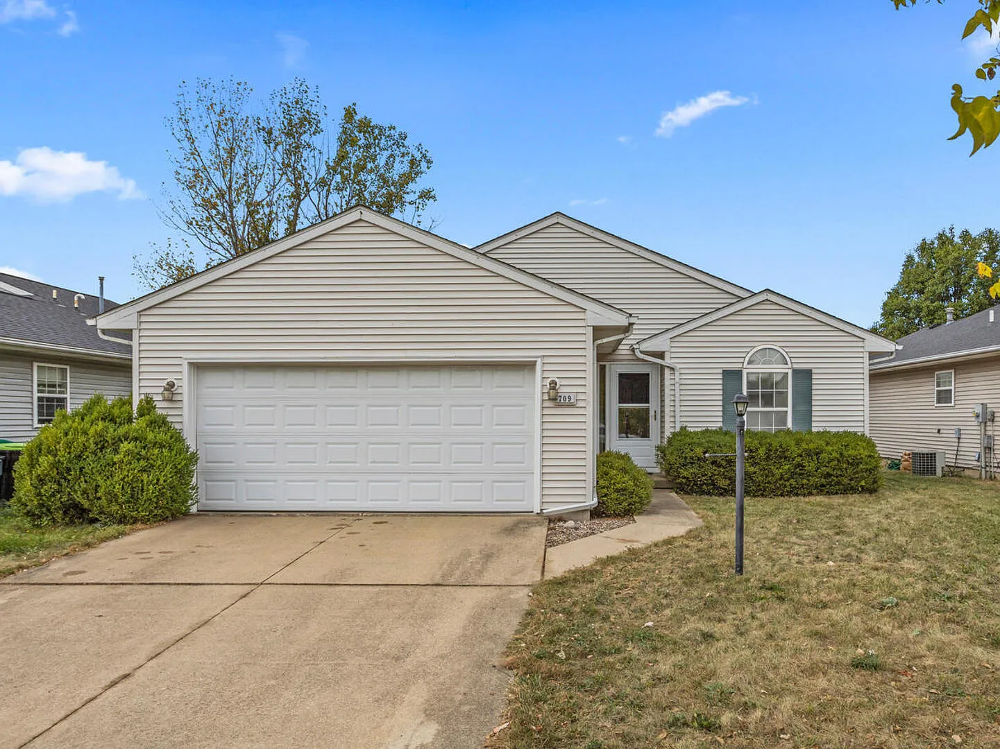709 Erin Dr photo 1