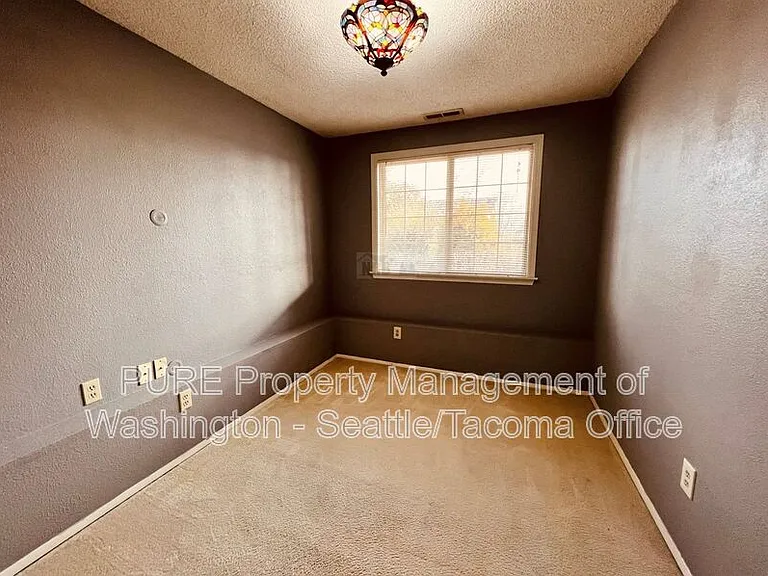 4215 N Vassault St #B — Photo 11