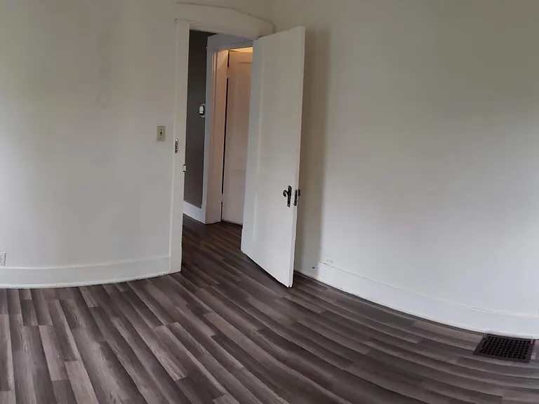 506 E Brandeis Ave — Photo 11
