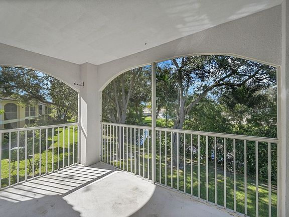 4th image of 815 W Boynton Beach Blvd APT 14-201