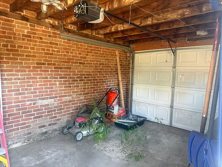 834 N Newport St — Photo 26
