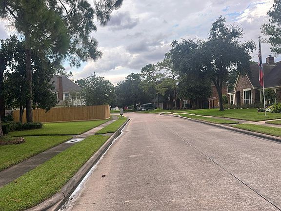 4th image of 2128 Wimbleton Ct