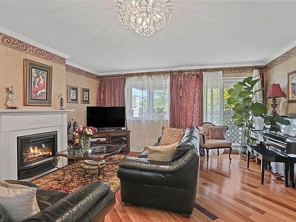 4th image of 2514 Hubbard St