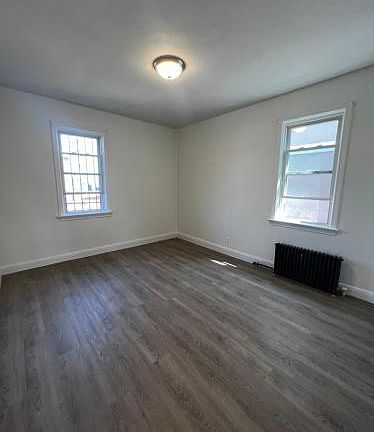5th image of 2746 Yates Ave