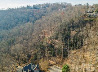 329 Carriage Crest Dr, Hendersonville, NC 28791