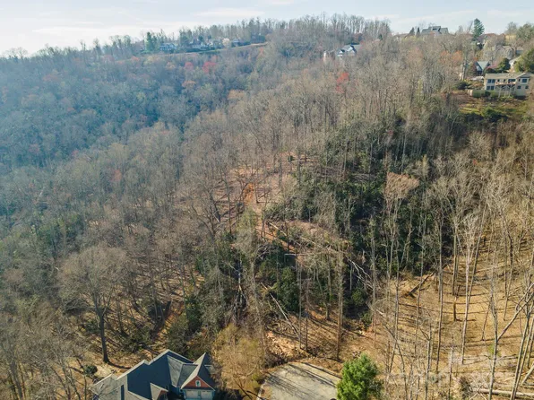 329 Carriage Crest Dr, Hendersonville, NC 28791