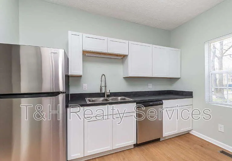 326 Jefferson Ave — Photo 14