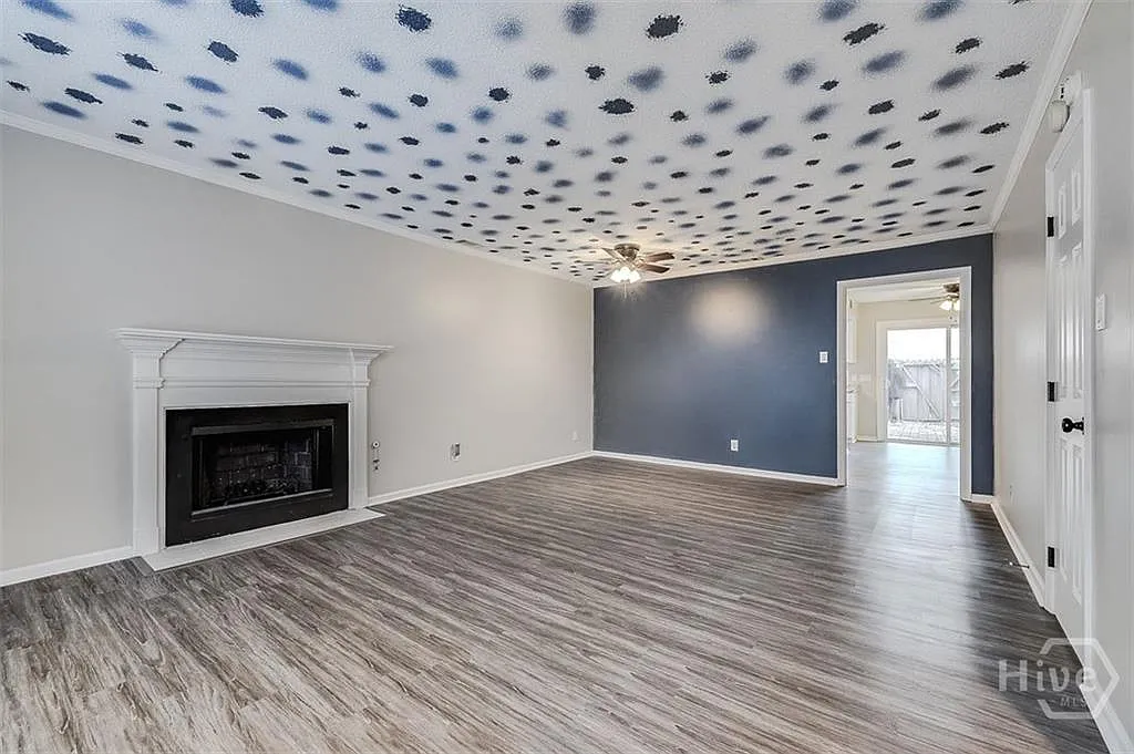 2 bed, 1310 sqft, $1,699 — Photo 2
