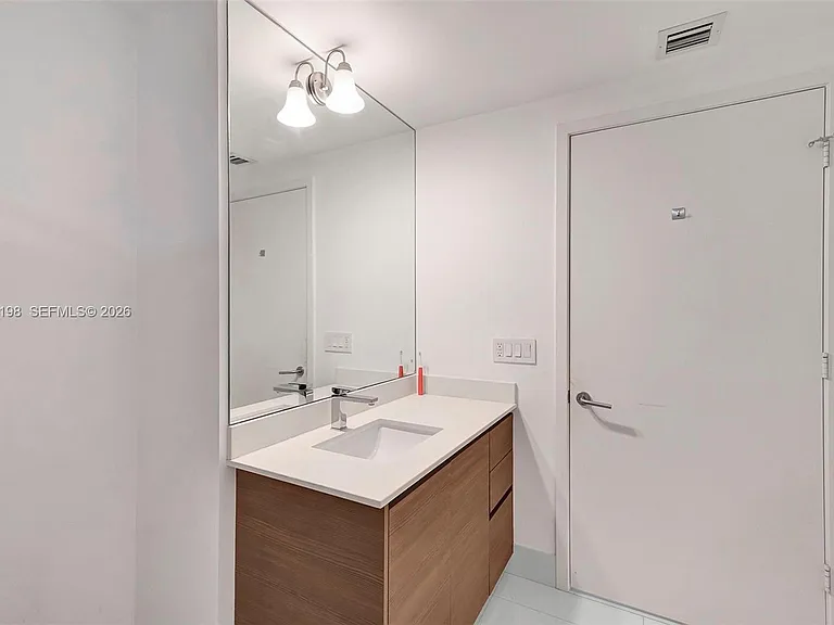 460 NE 28th St #3403 — Photo 25