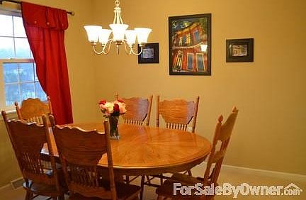 Dining room
						:
						Dining room adjacent to the kitchen