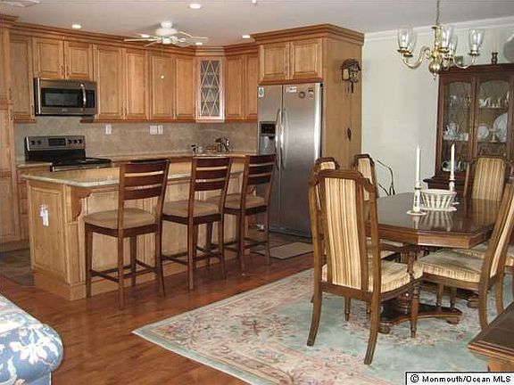 5th image of 16 Dickinson Court
