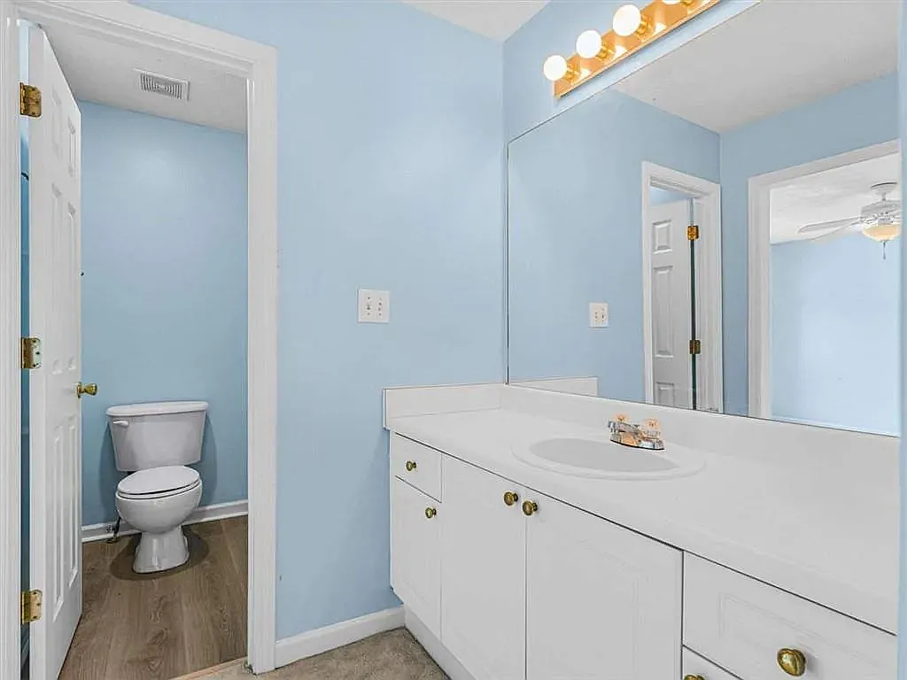 2 bed, 1160 sqft, $2,200 — Photo 2