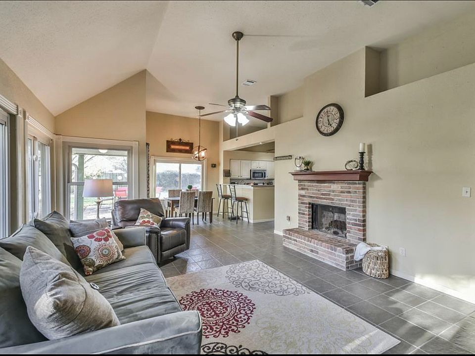 1st image of 11707 Meadowchase Dr