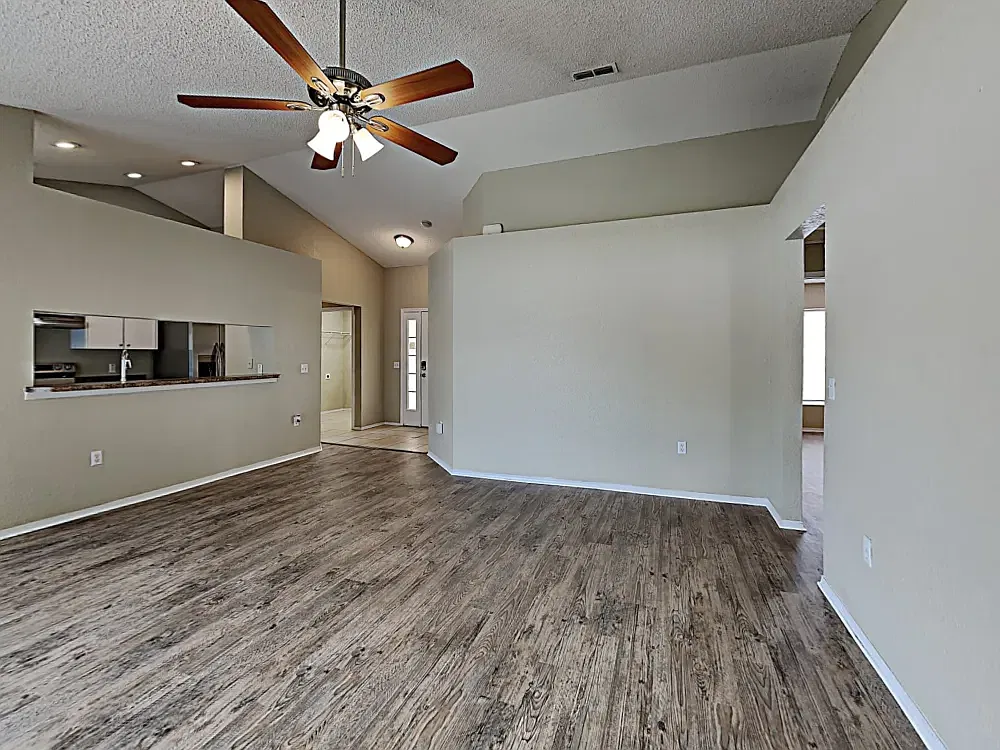 4 bed, 2036 sqft, $1,500 — Photo 3