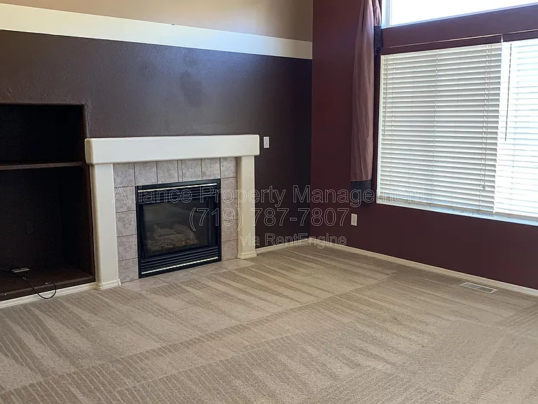 212 Oxbow Dr — Photo 6
