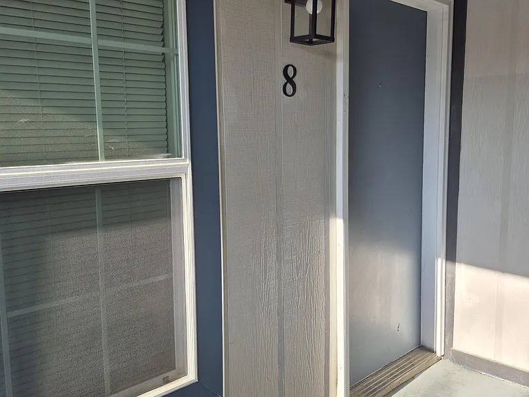 2810 S Poplar St — Photo 8