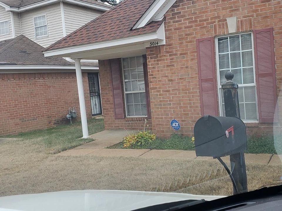 2nd image of 3014 Meadows Ln