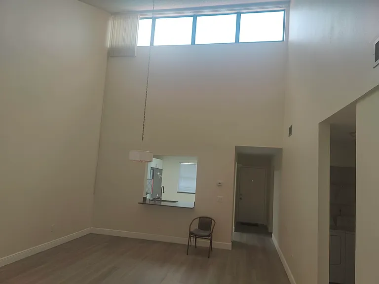 302 Lakeview Dr E #302 — Photo 5
