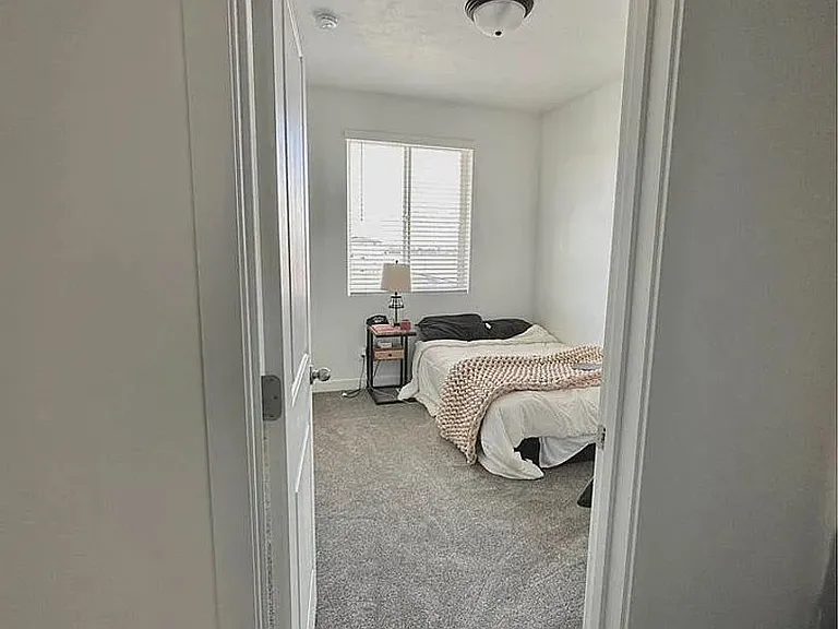 461 S 900 W — Photo 70