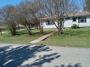 302 E Spruce St, Whitewright, TX 75491