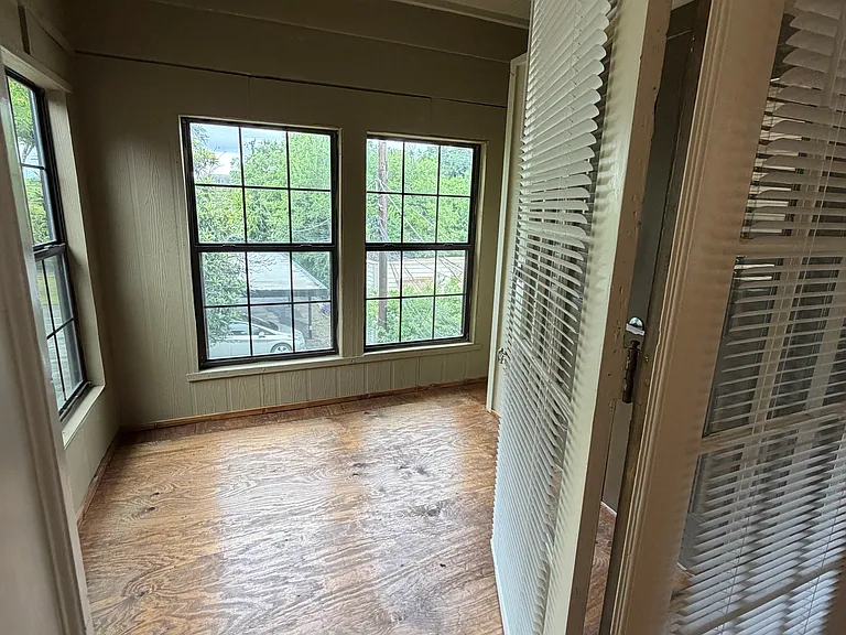 414 W Kings Hwy #4 — Photo 5