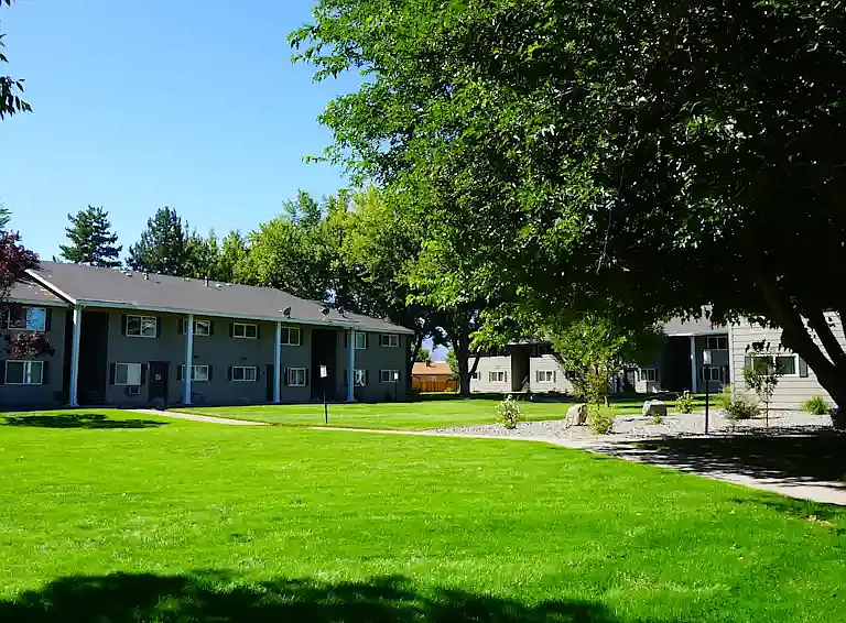 Lincoln Garden — Photo 1