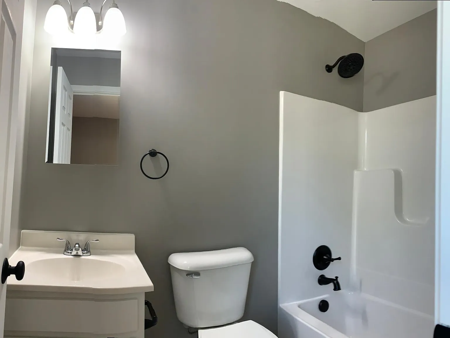 601 W 4th St — Photo 3