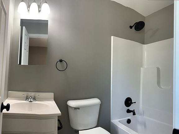 3rd image of 601 W 4th St