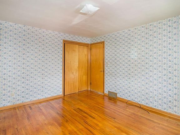 5th image of 375 Argyle Ave